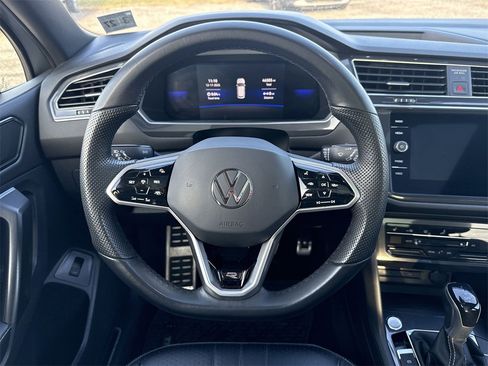 Used 2022 Volkswagen Tiguan SE R-Line image 11