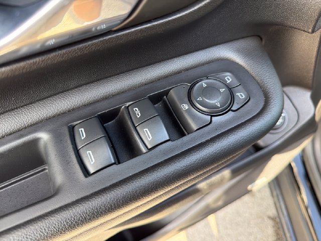 Used 2023 GMC Terrain SLT w/ Infotainment Package II FWD image 16