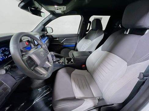 Certified 2025 Toyota Tacoma TRD Off-Road AWD/4WD image 19