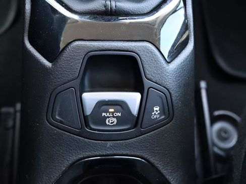 Used 2017 Jeep Renegade Altitude image 24