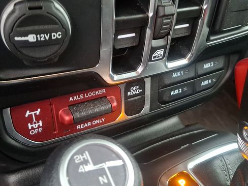 Used 2025 Jeep Gladiator Sport AWD/4WD image 25