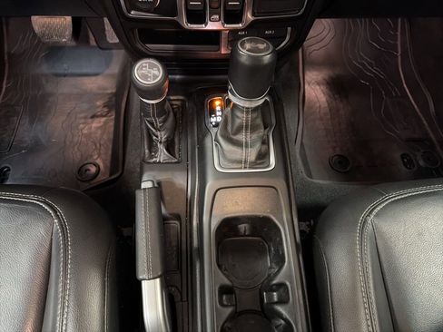 Used 2022 Jeep Wrangler Unlimited Sahara w/ Cold Weather Group image 21