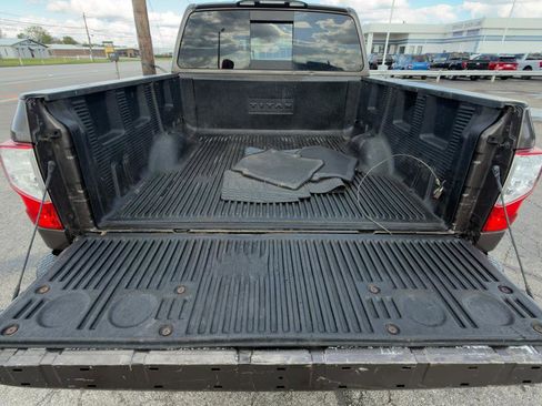Used 2018 Nissan Titan SV AWD/4WD image 36