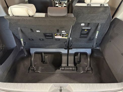 Used 2021 Toyota Sienna XLE AWD/4WD image 5