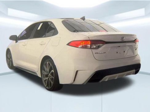 Used 2021 Toyota Corolla SE FWD image 2