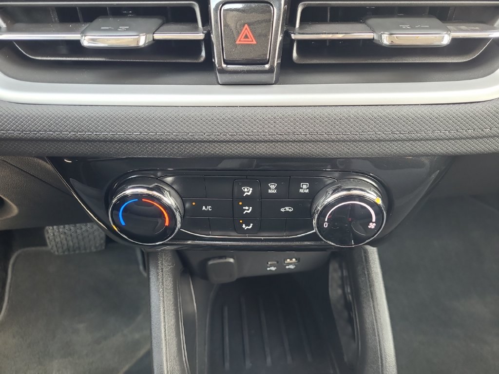 Used 2025 Chevrolet TrailBlazer LT AWD/4WD image 21