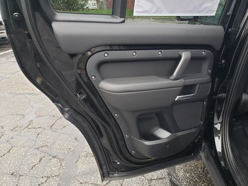 New 2026 Land Rover Defender 110 X-Dynamic SE image 12