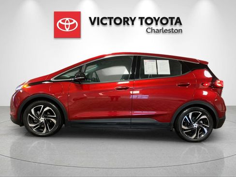 Used 2023 Chevrolet Bolt LT w/ Infotainment Package FWD image 2