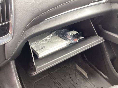 Used 2023 Chevrolet Traverse LT image 40