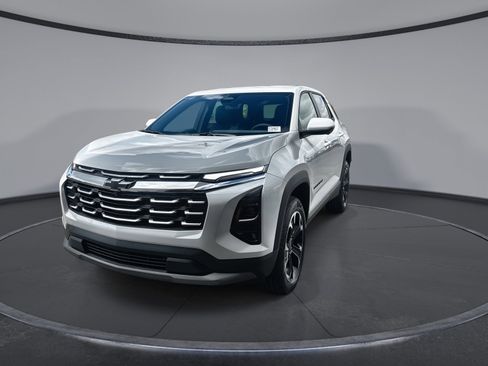 New 2026 Chevrolet Equinox LT w/ Convenience Package II AWD/4WD image 3