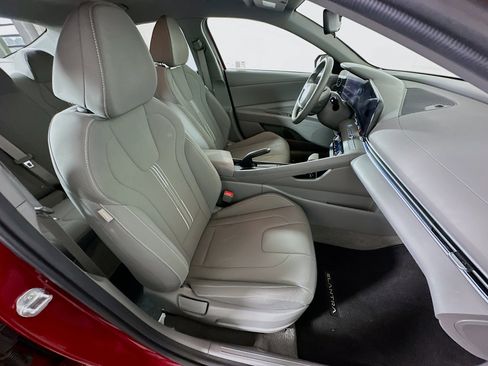 Used 2024 Hyundai Elantra SEL image 29