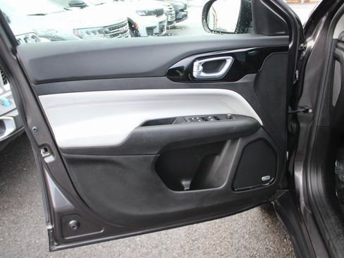 Used 2022 Jeep Compass Limited w/ Sun and Sound Group image 19