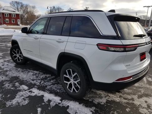 Certified 2024 Jeep Grand Cherokee Limited image 4