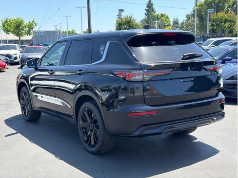 New 2026 Mitsubishi Outlander LE FWD image 7