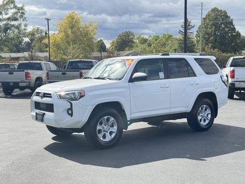 Used 2021 Toyota 4Runner SR5 image 9