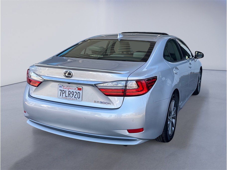 Used 2016 Lexus ES 300h w/ Luxury Package w/Wood Trim FWD image 6