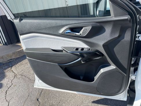 Used 2025 Chevrolet Trax LT image 18