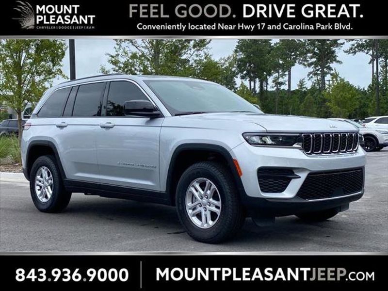 Certified 2025 Jeep Grand Cherokee Laredo image 1