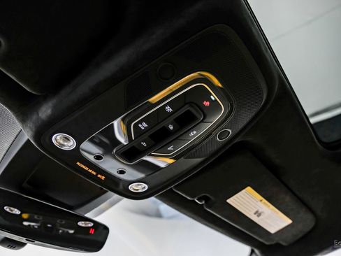 Used 2021 Lamborghini Urus AWD/4WD image 40
