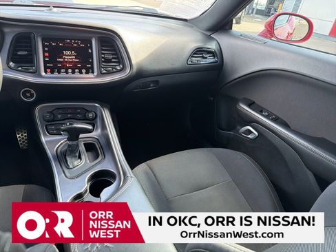 Used 2016 Dodge Challenger R/T image 19