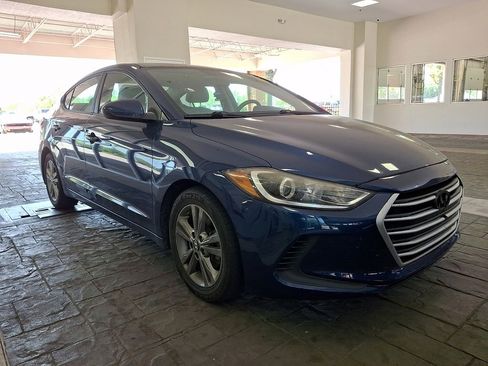 Used 2017 Hyundai Elantra SE FWD image 2