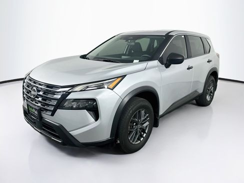 Used 2024 Nissan Rogue S FWD image 3
