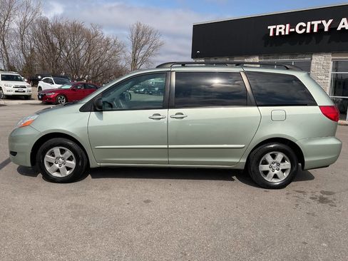 Used 2010 Toyota Sienna LE image 3