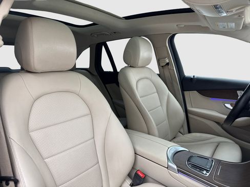 Used 2020 Mercedes-Benz GLC 300 4MATIC w/ Multimedia Package image 38