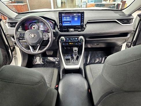 Used 2022 Toyota RAV4 XLE w/ Convenience Package image 9