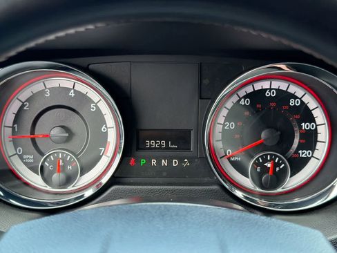 Used 2019 Dodge Grand Caravan SE FWD image 32
