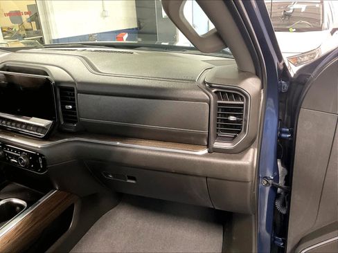 Used 2023 Chevrolet Silverado 1500 RST w/ Z71 Off-Road Package AWD/4WD image 13