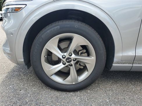 Used 2022 Genesis GV70 2.5T w/ Advanced Package image 12