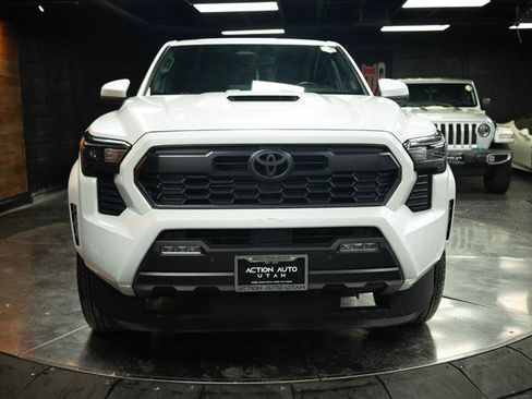 Used 2025 Toyota Tacoma TRD Sport w/ TRD Sport Upgrade Package AWD/4WD image 3