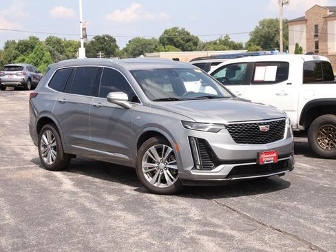 Used 2023 Cadillac XT6 Premium Luxury AWD/4WD image 2