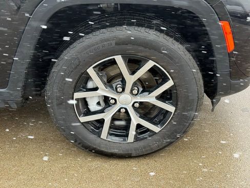 Used 2023 Jeep Grand Cherokee Limited image 9