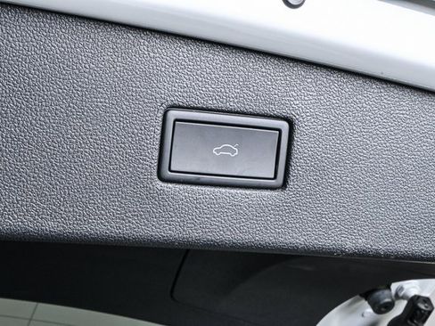 Used 2024 Volkswagen Tiguan SE R-Line image 30