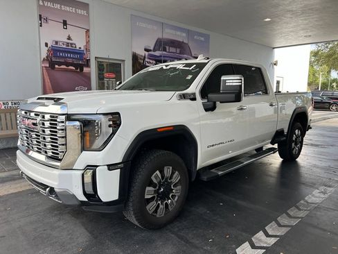 Used 2024 GMC Sierra 2500 Denali AWD/4WD image 1