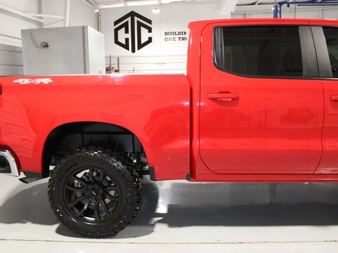 Used 2025 Chevrolet Silverado 1500 LT AWD/4WD image 8