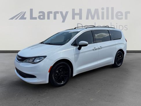 Used 2021 Chrysler Voyager Lxi FWD image 1
