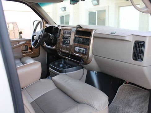 Used 2006 Chevrolet Express 1500 RWD image 49