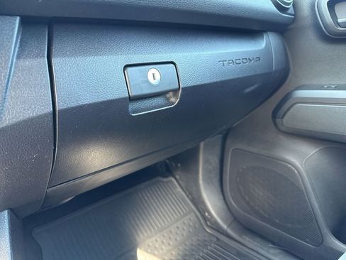 Used 2022 Toyota Tacoma SR AWD/4WD image 31