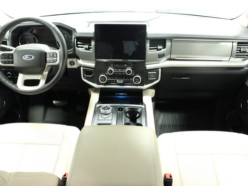 Used 2024 Ford Expedition XLT image 12