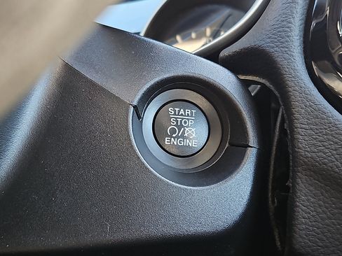 Used 2018 Jeep Compass Latitude image 23