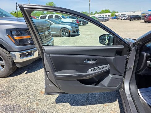 Used 2020 Nissan Sentra SV FWD image 20