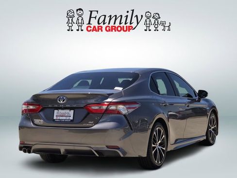 Used 2018 Toyota Camry SE FWD image 4
