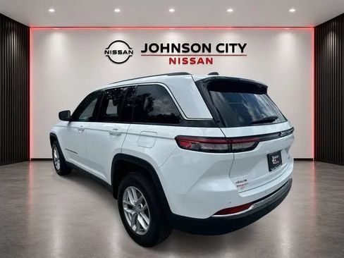 Used 2023 Jeep Grand Cherokee Laredo w/ Trailer Tow Prep Group (B) AWD/4WD image 7