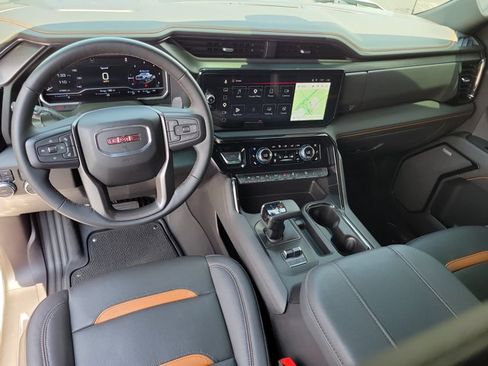 Used 2023 GMC Sierra 1500 AT4 w/ AT4 Premium Package AWD/4WD image 17