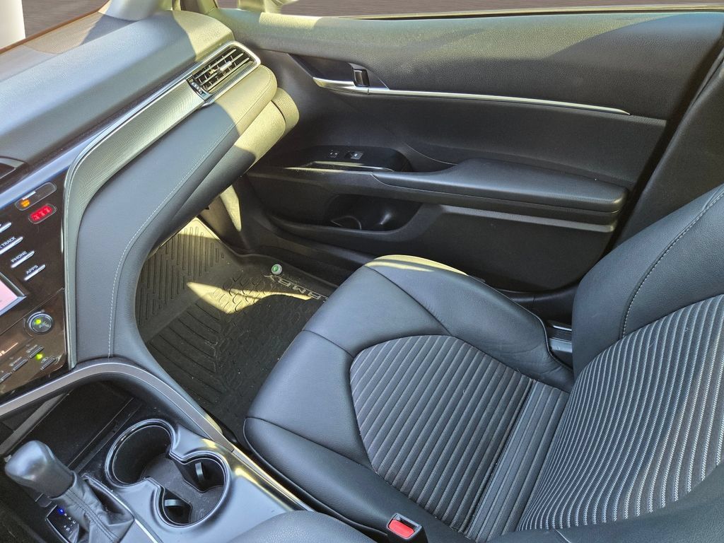 Used 2019 Toyota Camry SE FWD image 13