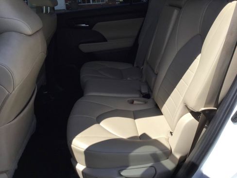 Used 2020 Toyota Highlander XLE FWD image 34