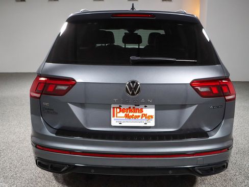 Used 2022 Volkswagen Tiguan SE R-Line image 8